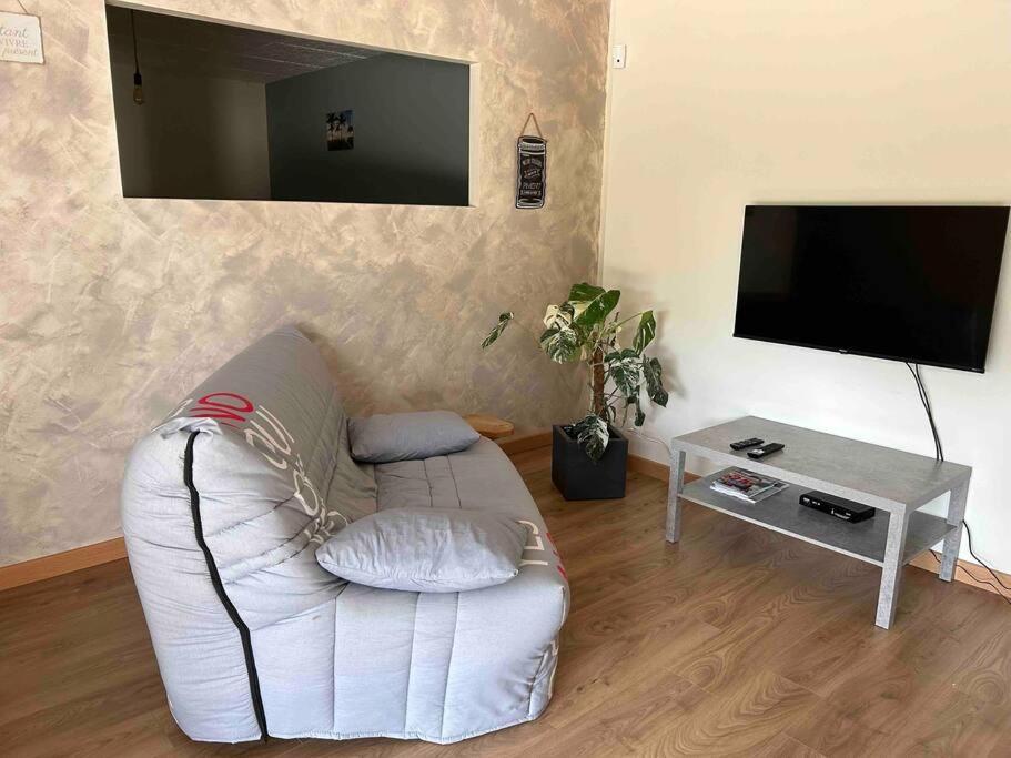Appartement Au Coeur Des Bois à Saint-Germain-du-Salembre Extérieur photo
