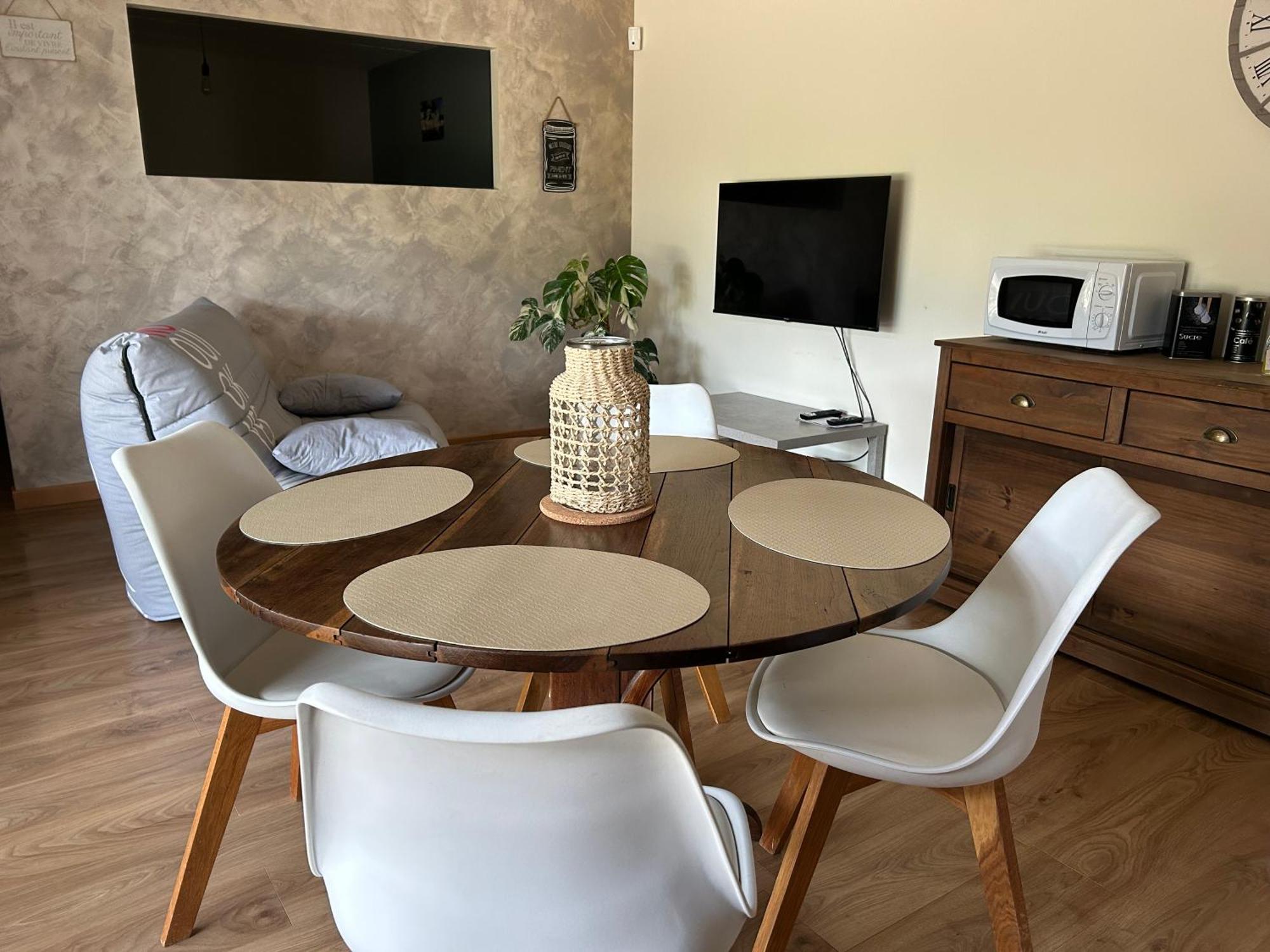 Appartement Au Coeur Des Bois à Saint-Germain-du-Salembre Extérieur photo